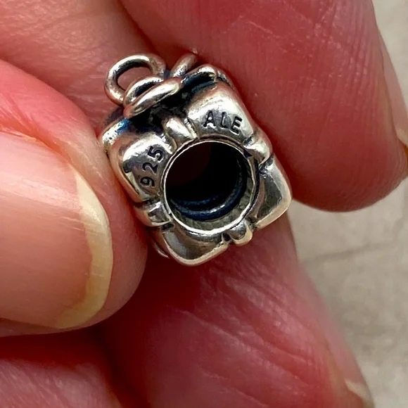 Authentic Pandora bead charm in a Christmas package 📦 sterling silver 🎄 - Picture 3 of 4